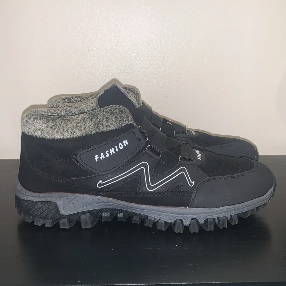 Faux Leather Fur Lined Unisex Snow Boots. Size 12 Men’s. Size 14 Women’s